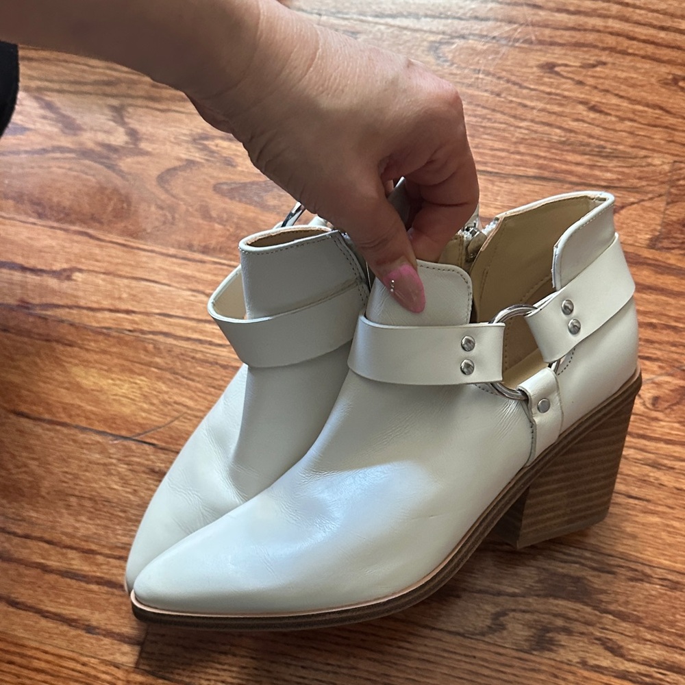 Nine West Cream Ankle Booties - Picture 4 of 6